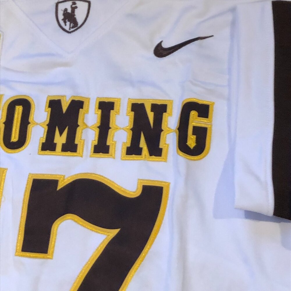 Nike WYOMING COWBOYS JOSH ALLEN Men's JERSEY Sz S,M,L,XL,2X,3X New w tags BILLS - Picture 4 of 6